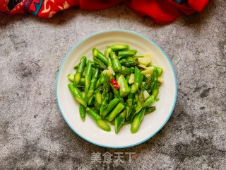 橄榄油炒芦笋步骤8