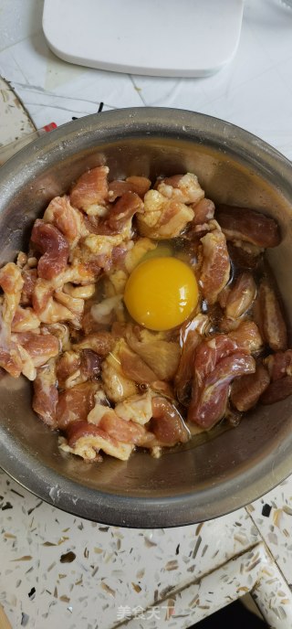 家常炸酥肉步骤1
