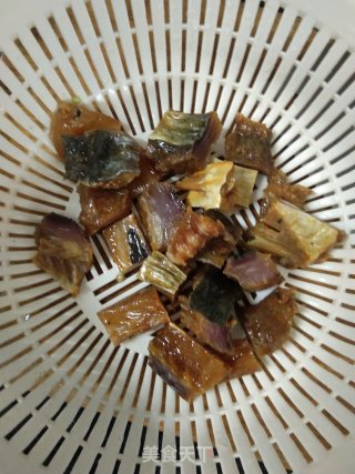 鱼干焖炒豆角步骤2