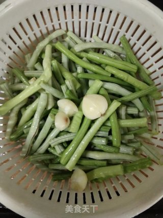 鱼干焖炒豆角步骤3
