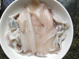 甜椒炒鱿鱼步骤2