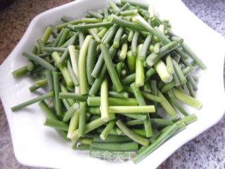 干炒蒜薹步骤1