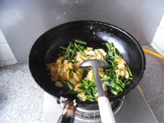 干炒蒜薹步骤9