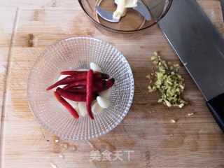 蒜泥烤茄子步骤1