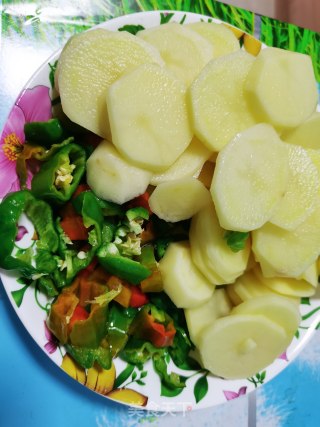 辣椒土豆步骤1