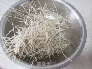 包菜粉条炒木耳步骤1