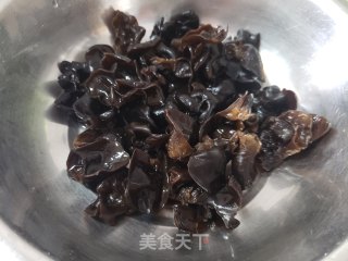 包菜粉条炒木耳步骤3
