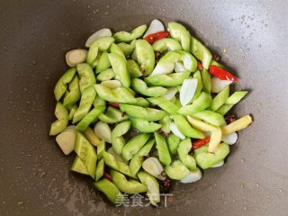 橄榄油炒黄瓜步骤7