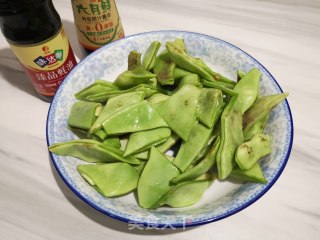 油豆角焖五花肉步骤1