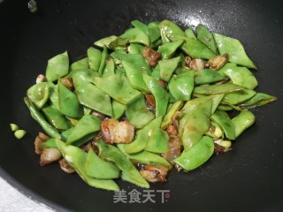 油豆角焖五花肉步骤6