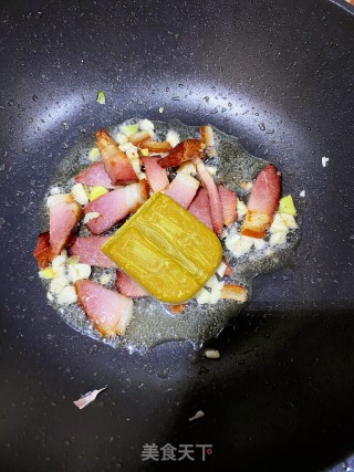 咖喱花菜四季豆焖熏肉步骤4