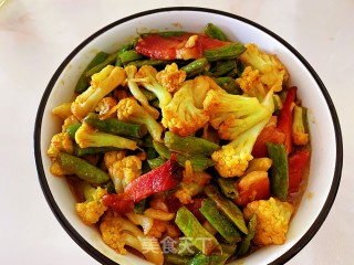 咖喱花菜四季豆焖熏肉步骤7