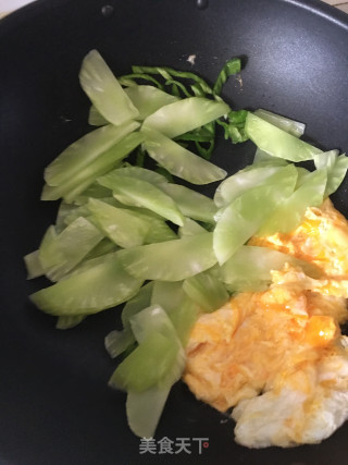 青椒莴苣炒鸡蛋步骤4