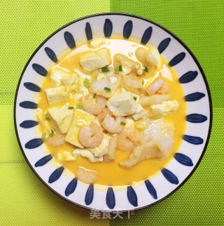 咸蛋黄虾仁鱼片豆腐步骤7