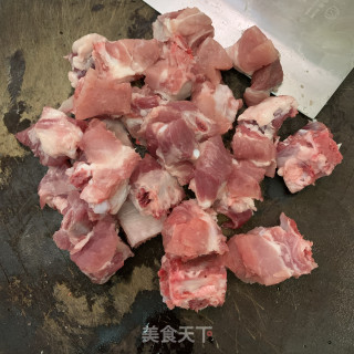 酸菜黄豆排骨煲步骤1