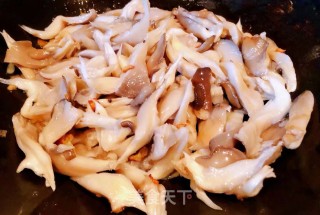 黄瓜胡萝卜炒平菇步骤7