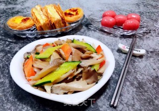 黄瓜胡萝卜炒平菇步骤11