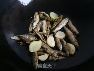 溪鱼烧南瓜豆腐步骤2