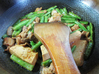 五花肉四季豆炖豆腐步骤10