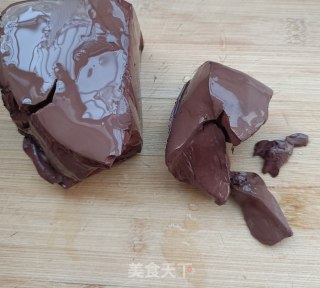蒜末猪血步骤1