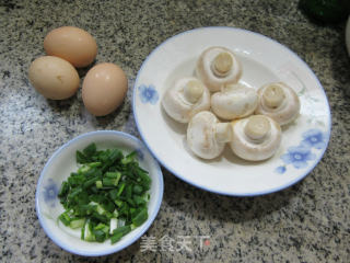 鸡蛋炒蘑菇步骤1