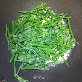 瓜苗炒豆腐 步骤8