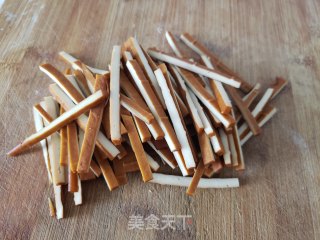 包菜炒豆干步骤3