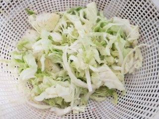 包菜炒豆干步骤4