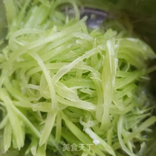 椒香莴苣丝步骤2