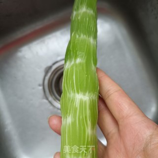 椒香莴苣丝步骤1