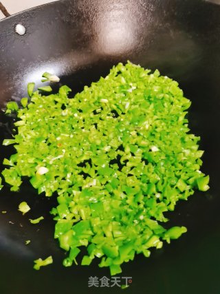 青椒煎鸡蛋步骤2
