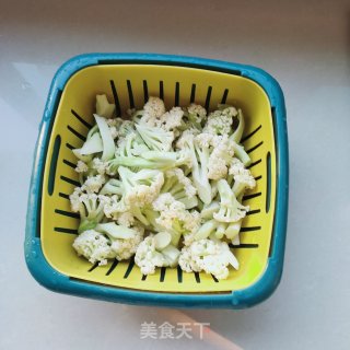菜花炒肉步骤1