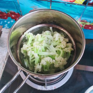 菜花炒肉步骤5