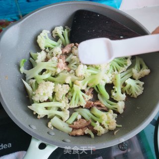 菜花炒肉步骤11