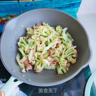菜花炒肉步骤12