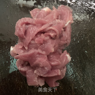 黄瓜炒瘦肉步骤1