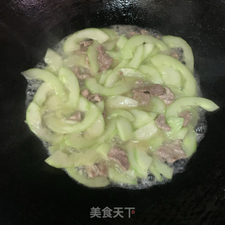 黄瓜炒瘦肉步骤7