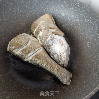 家常烧鲈鱼步骤2