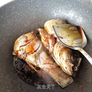 家常烧鲈鱼步骤6