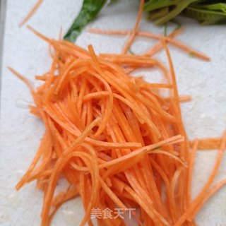 麻辣肠炒香椿步骤7