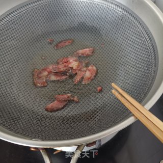 麻辣肠炒香椿步骤11