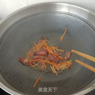 麻辣肠炒香椿步骤12