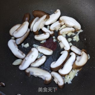 奶白菜炒蘑菇步骤5