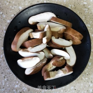 奶白菜炒蘑菇步骤2