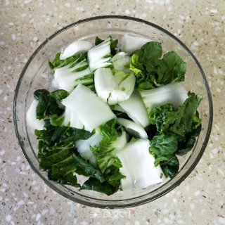 奶白菜炒蘑菇步骤3
