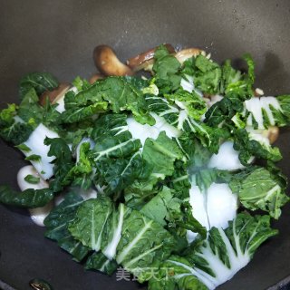 奶白菜炒蘑菇步骤7