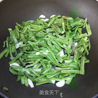 贡菜炒核桃步骤9