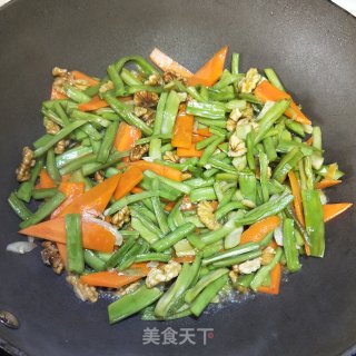 贡菜炒核桃步骤13