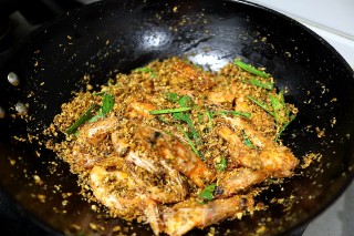 避风塘酥脆虾步骤12