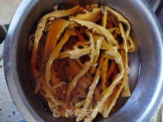 笋干焖鸡步骤1